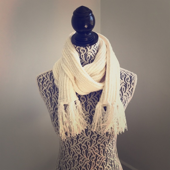 Soft cream scarf - Picture 1 of 2